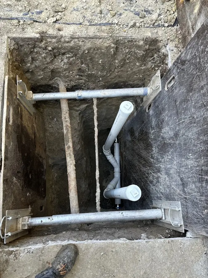 Experienced plumber completing Drain Cleaning work in East Hemet